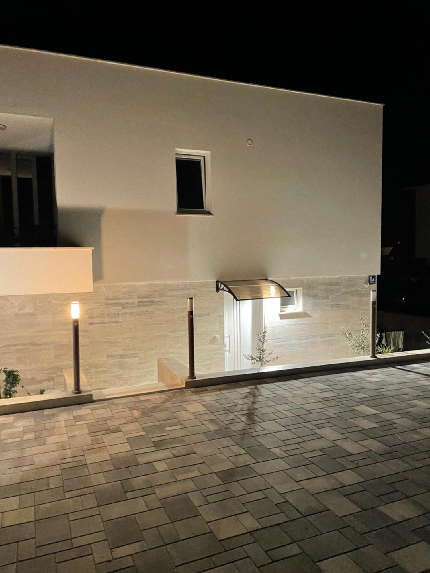 Vila Regina Apartment Paloma With Swimming Pool Jezera Exteriör bild